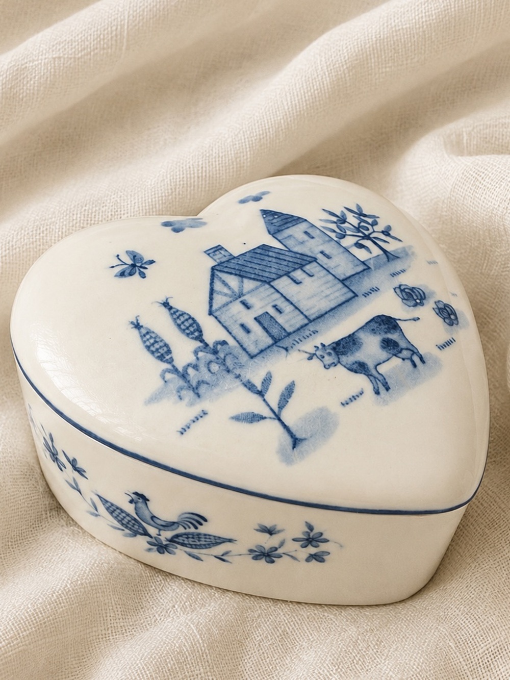 Cottagecore Blue & White Heart Ceramic Trinket Box | Delft Blue Jewelry Boxn